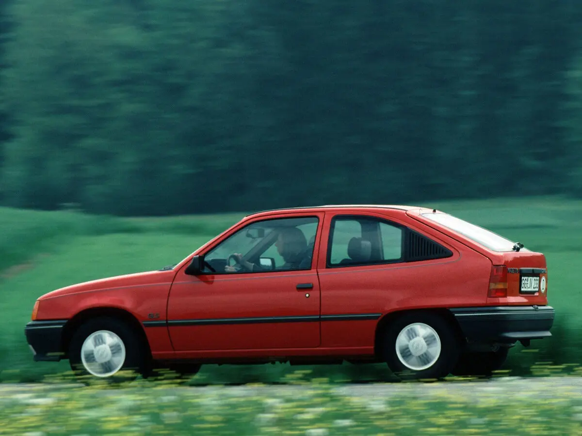 Opel Kadett E Хэтчбек 3 дв. — фото 3