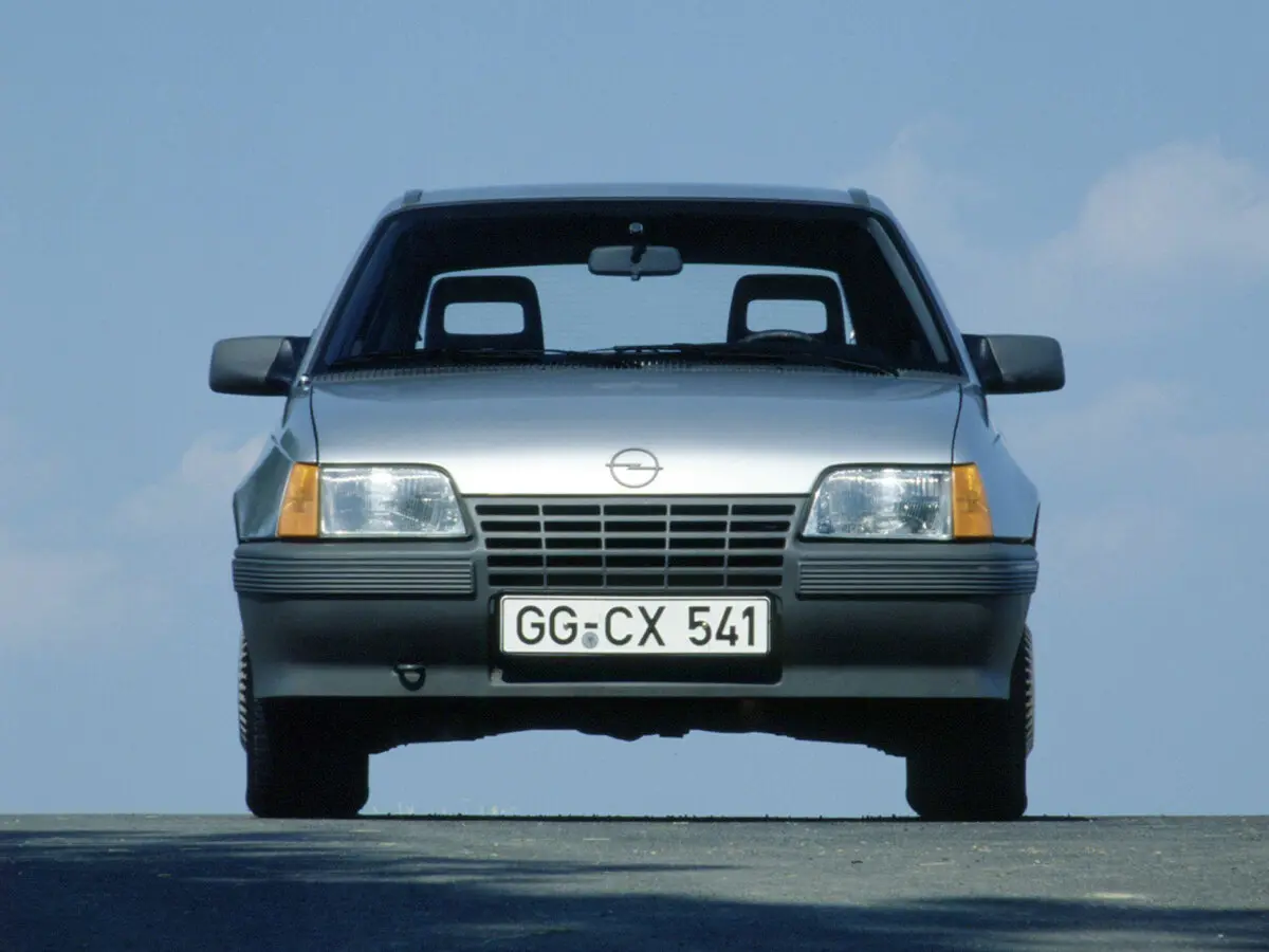 Opel Kadett E Хэтчбек 3 дв. — фото 4
