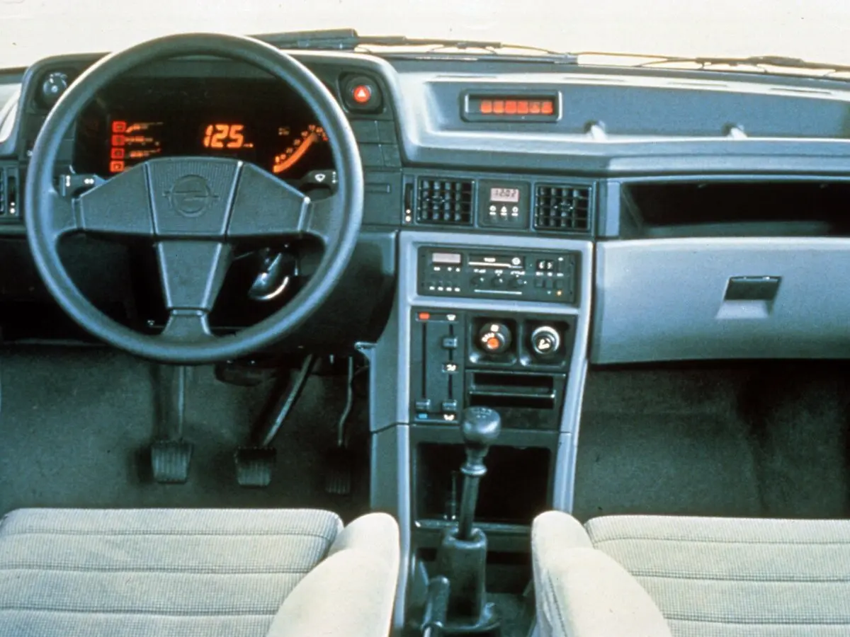 Opel Kadett E Хэтчбек 3 дв. — фото 7