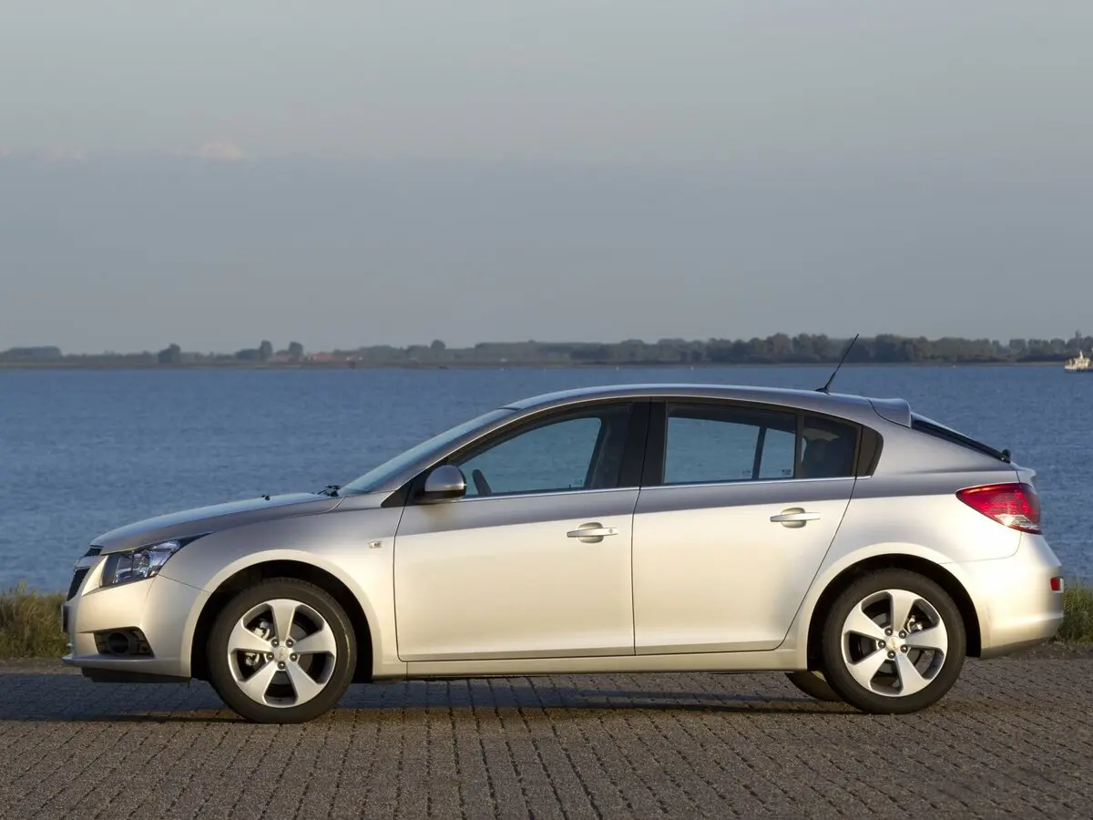 Chevrolet Cruze I Хэтчбек 5 дв. — сүрөт 2