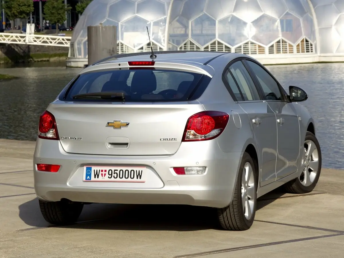 Chevrolet Cruze I Хэтчбек 5 дв. — сүрөт 4