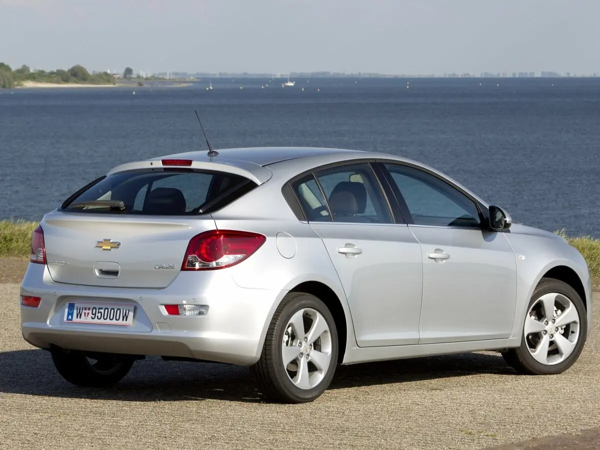 Chevrolet Cruze I Хэтчбек 5 дв. — сүрөт 5