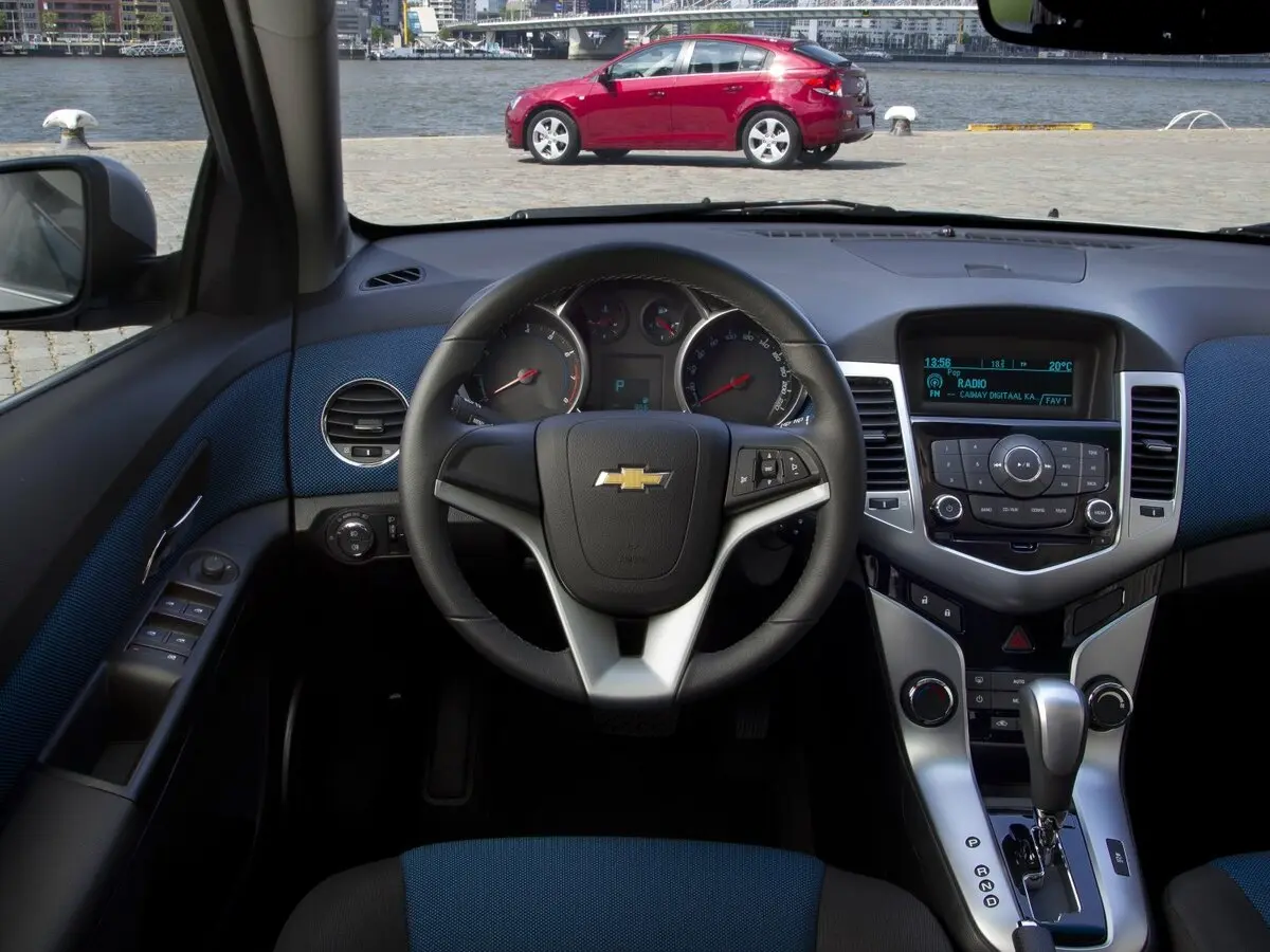 Chevrolet Cruze I Хэтчбек 5 дв. — сүрөт 8