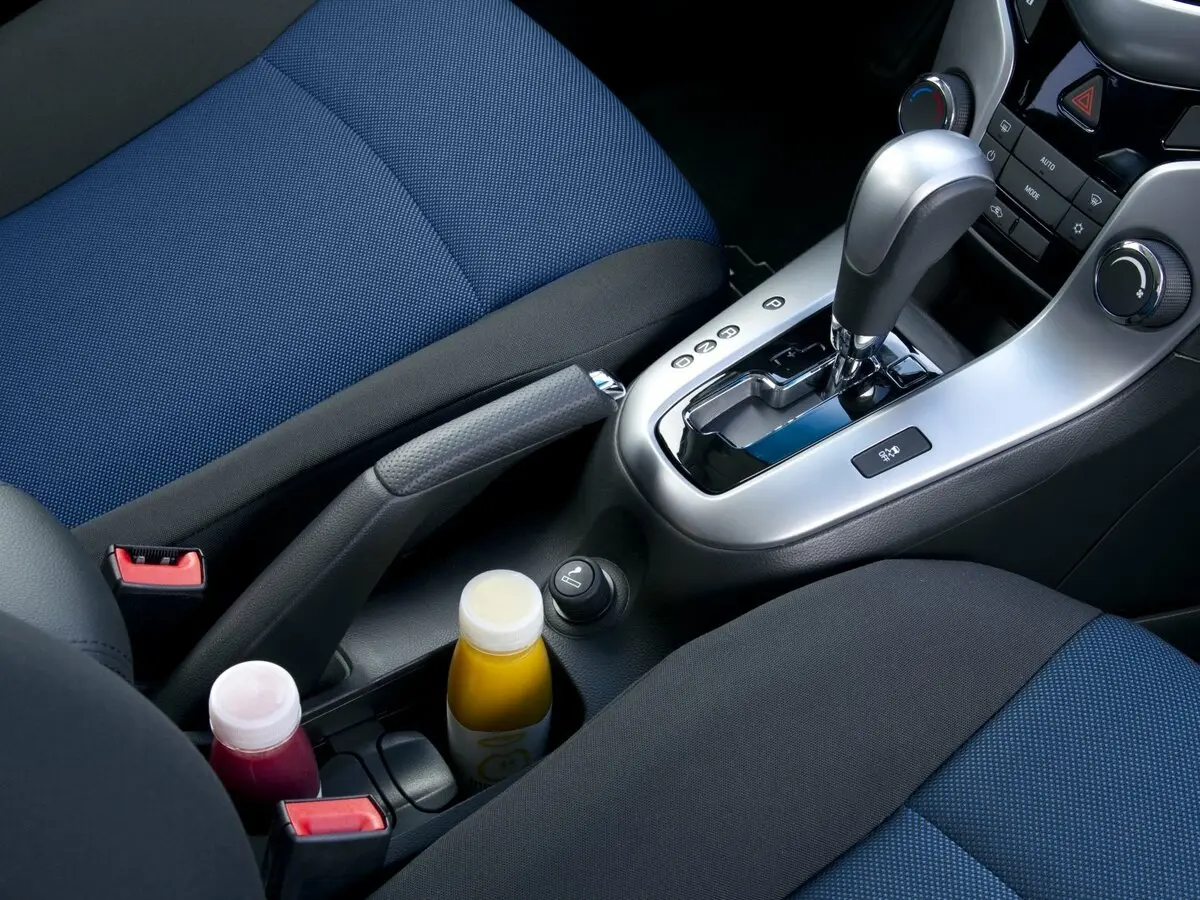 Chevrolet Cruze I Хэтчбек 5 дв. — сүрөт 10