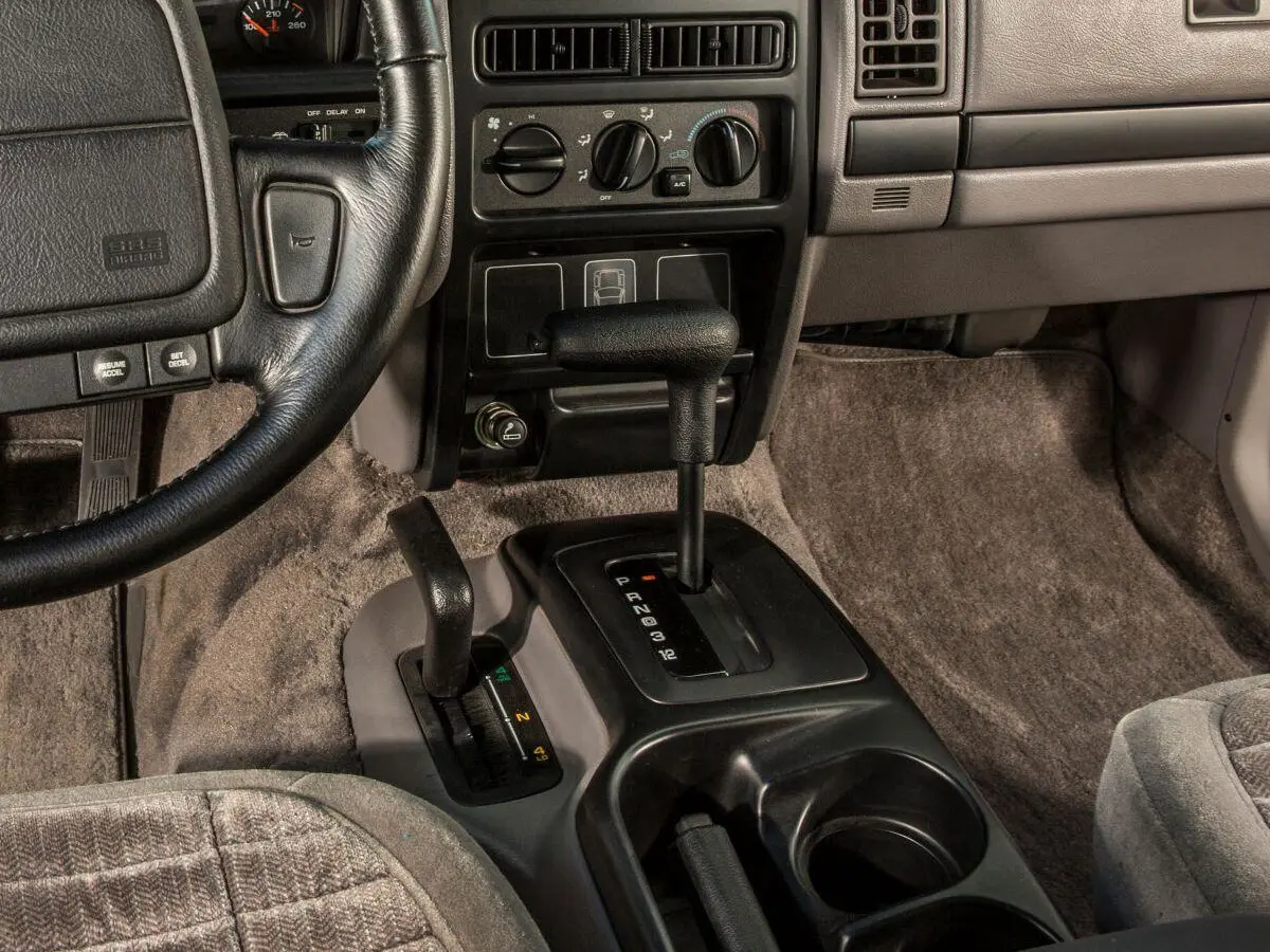 Jeep Grand Cherokee I (ZJ) Внедорожник 5 дв. — сүрөт 10