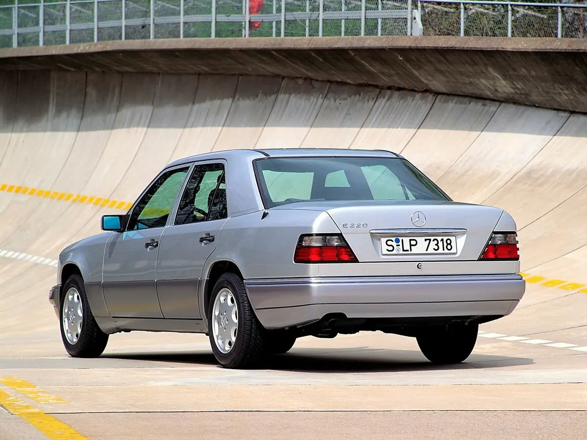 Mercedes-Benz E-Класс I (W124) Седан — фото 4