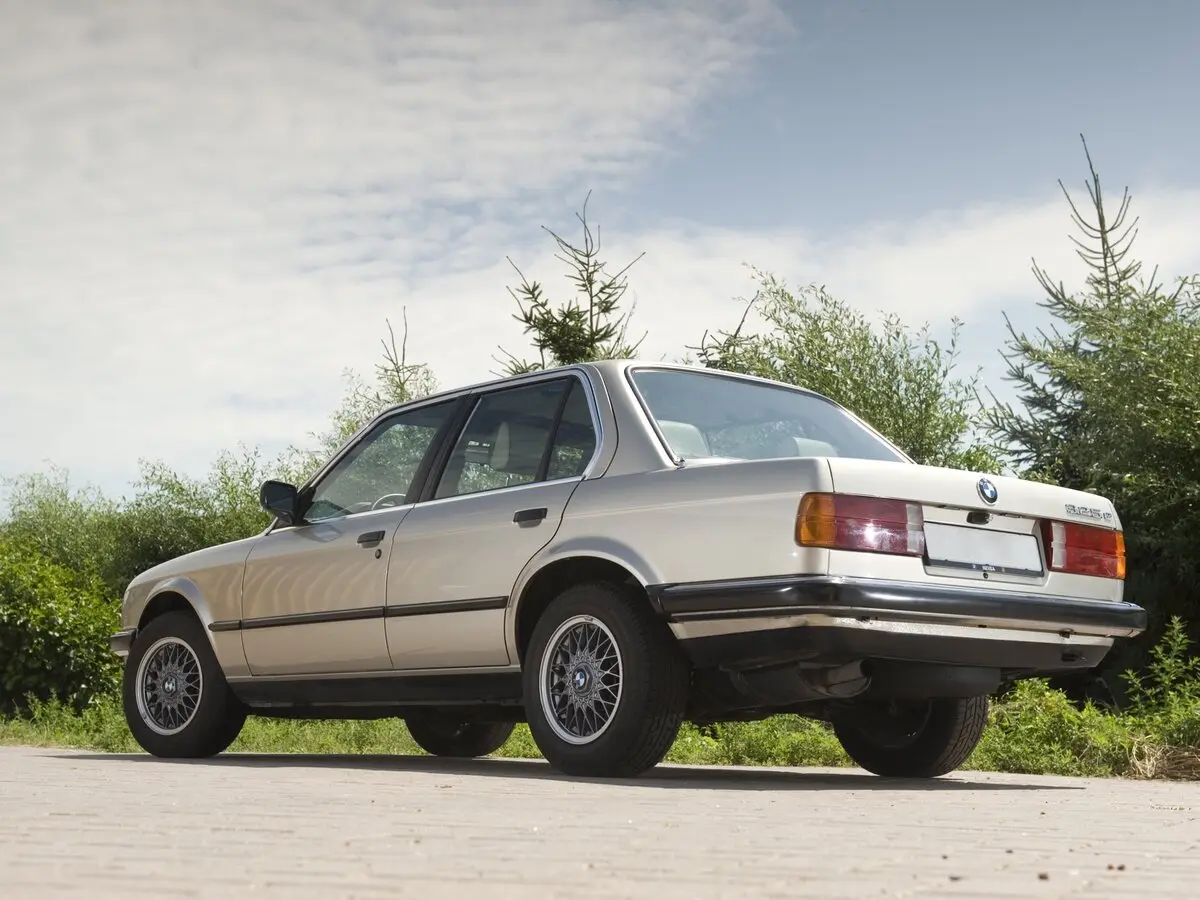 BMW 3 серии II (E30) Седан — 照片 4