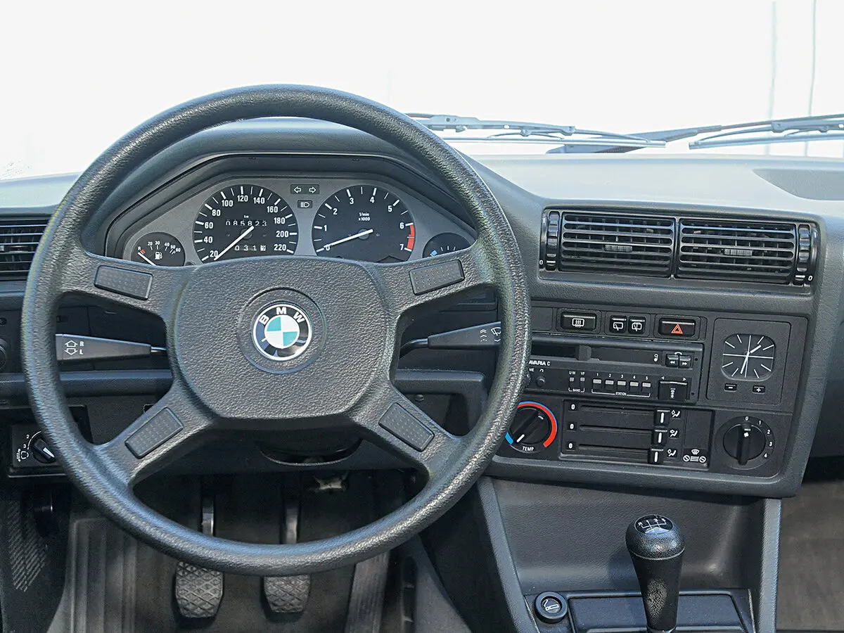 BMW 3 серии II (E30) Универсал 5 дв. — сүрөт 6