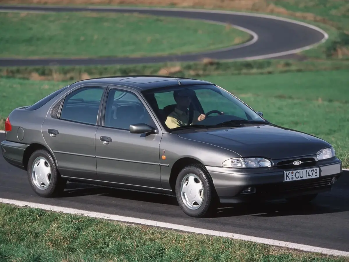 Ford Mondeo I Лифтбек — фото 2