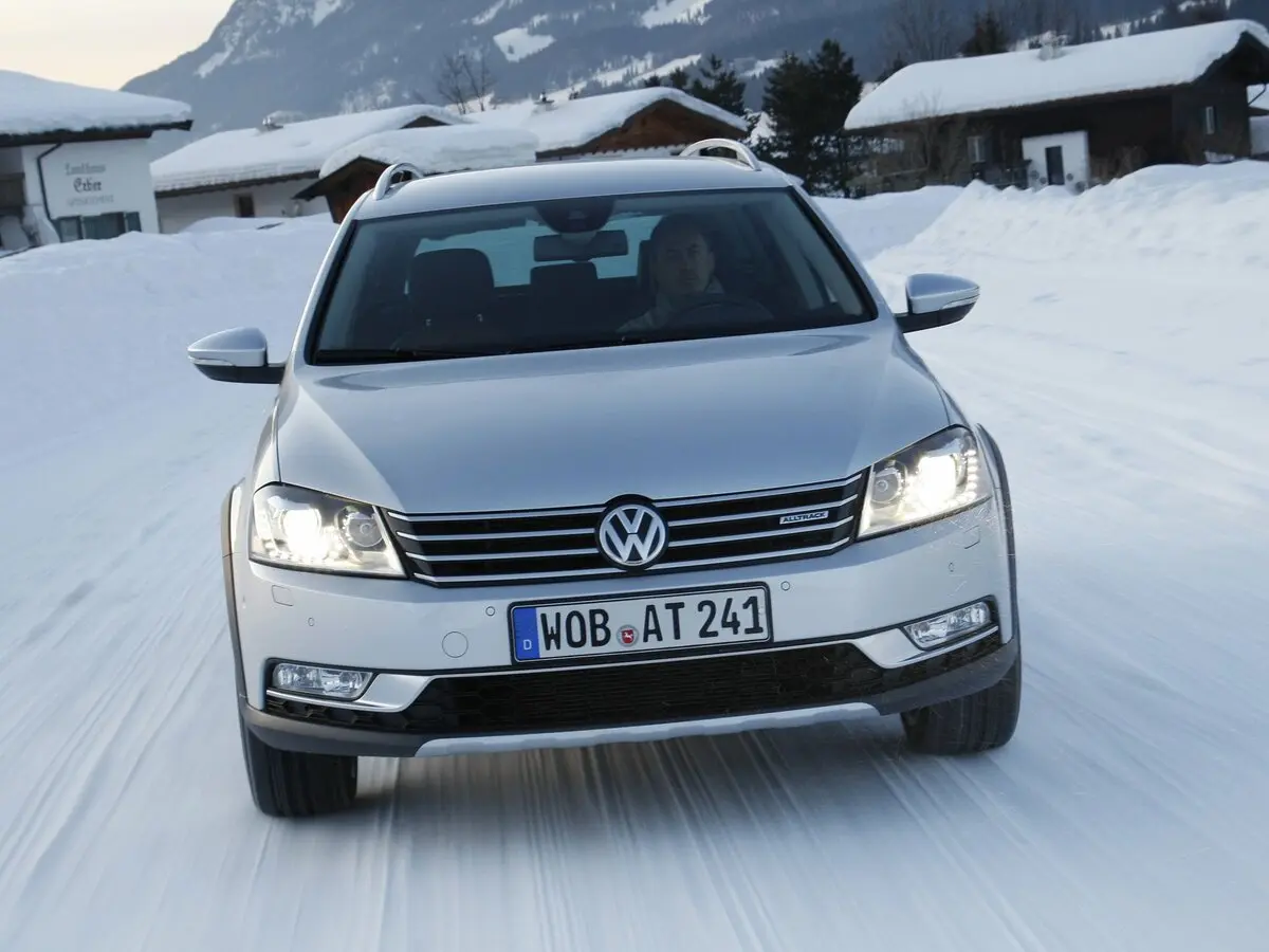 Volkswagen Passat B7 Универсал 5 дв. Alltrack — фото 3