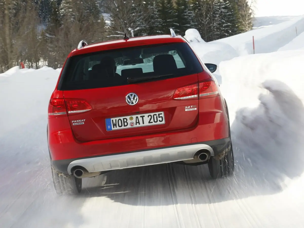 Volkswagen Passat B7 Универсал 5 дв. Alltrack — фото 4