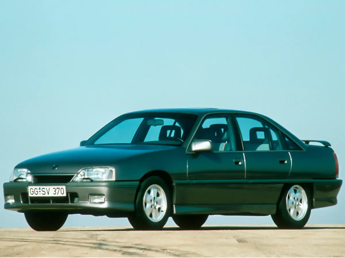 Opel Omega A Седан
