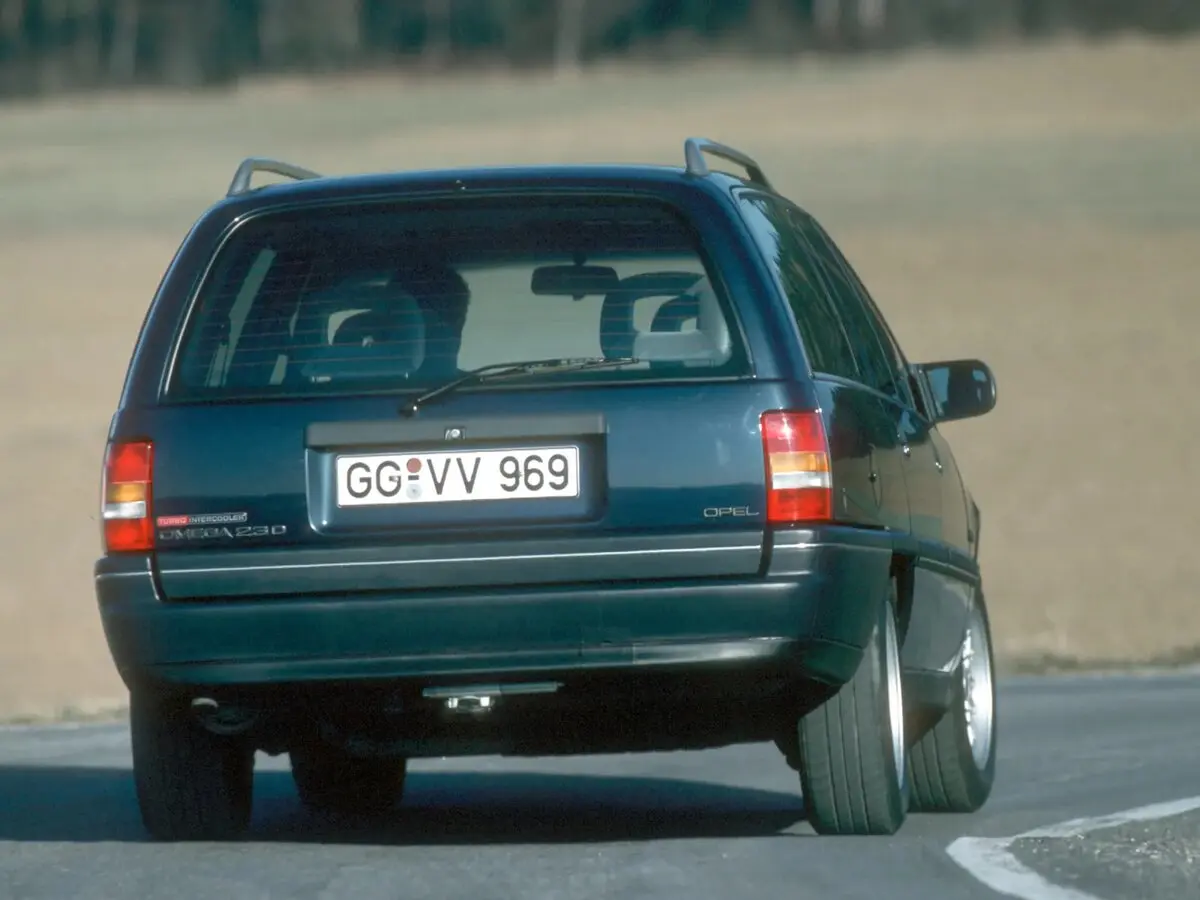 Opel Omega A Универсал 5 дв. — сүрөт 4