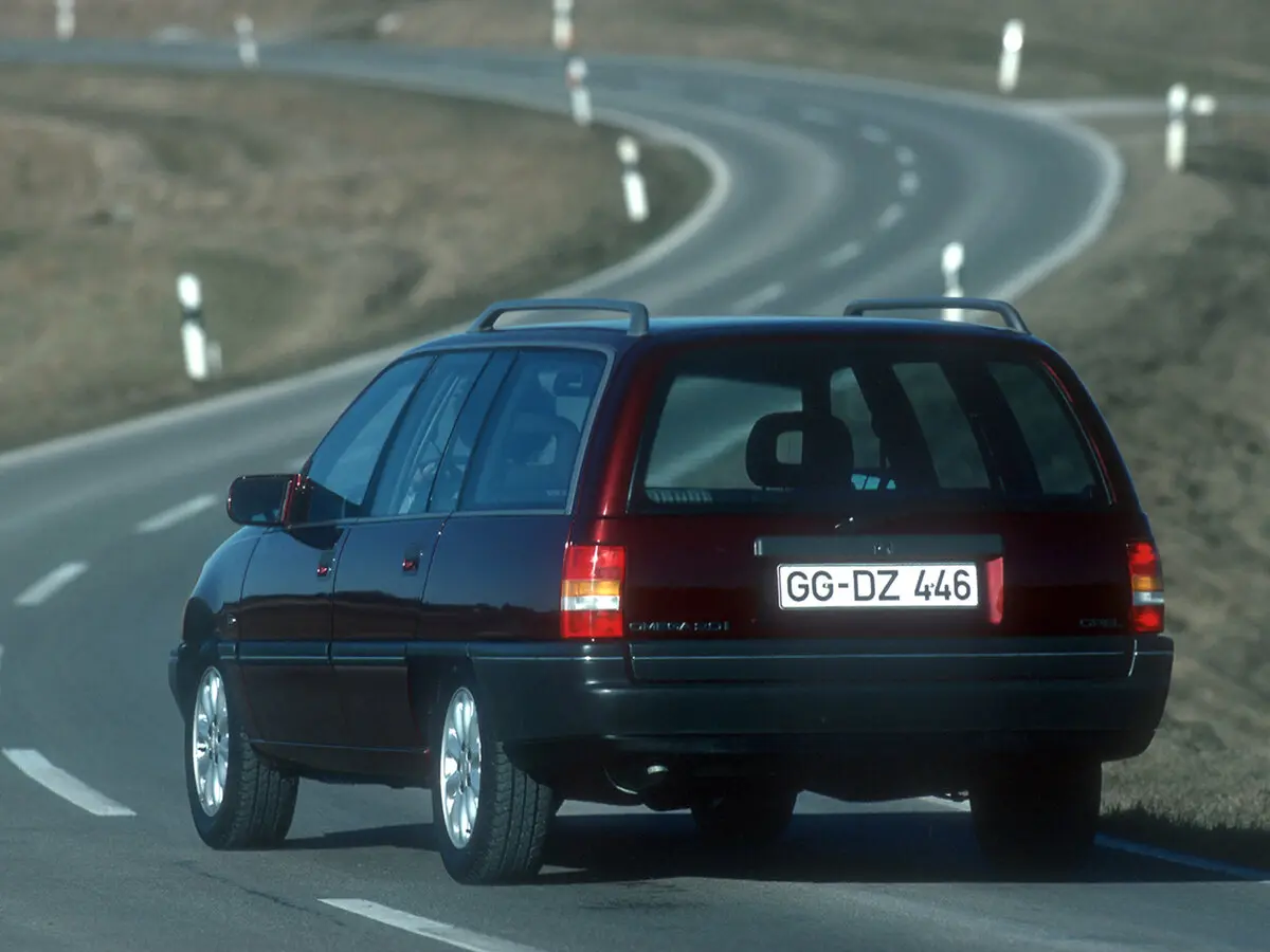 Opel Omega A Универсал 5 дв. — сүрөт 5