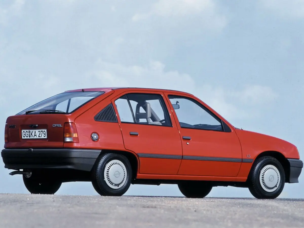 Opel Kadett E Хэтчбек 5 дв. — фото 5