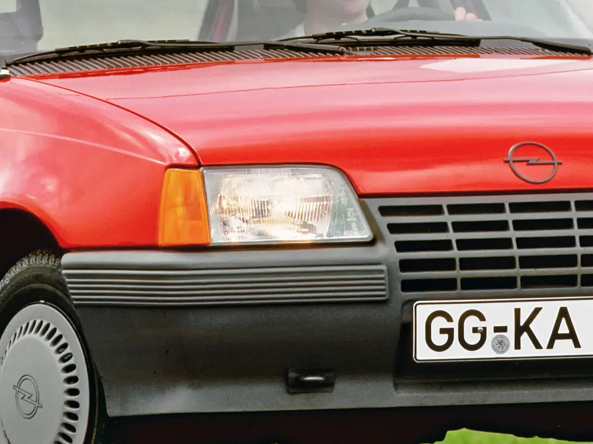 Opel Kadett E Хэтчбек 5 дв. — фото 6
