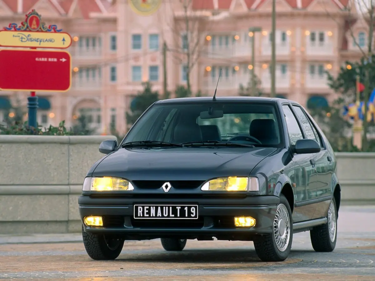 Renault 19 II Хэтчбек 5 дв. — 照片 4