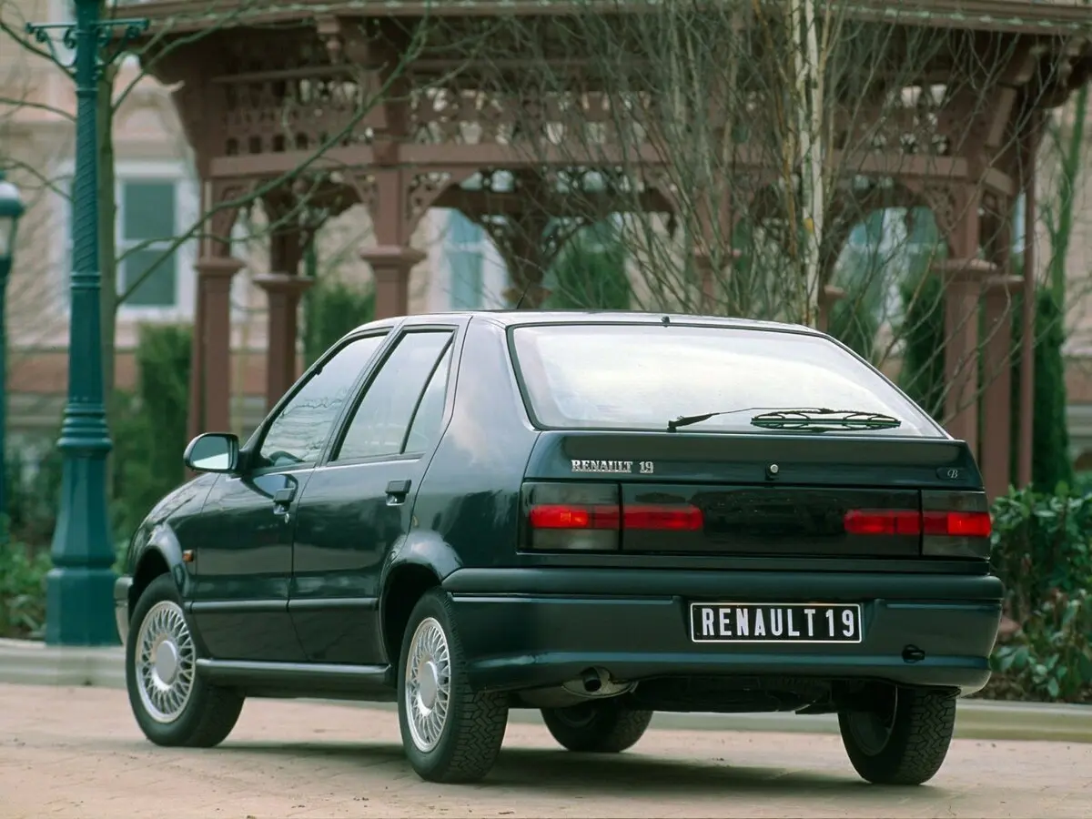 Renault 19 II Хэтчбек 5 дв. — 照片 5