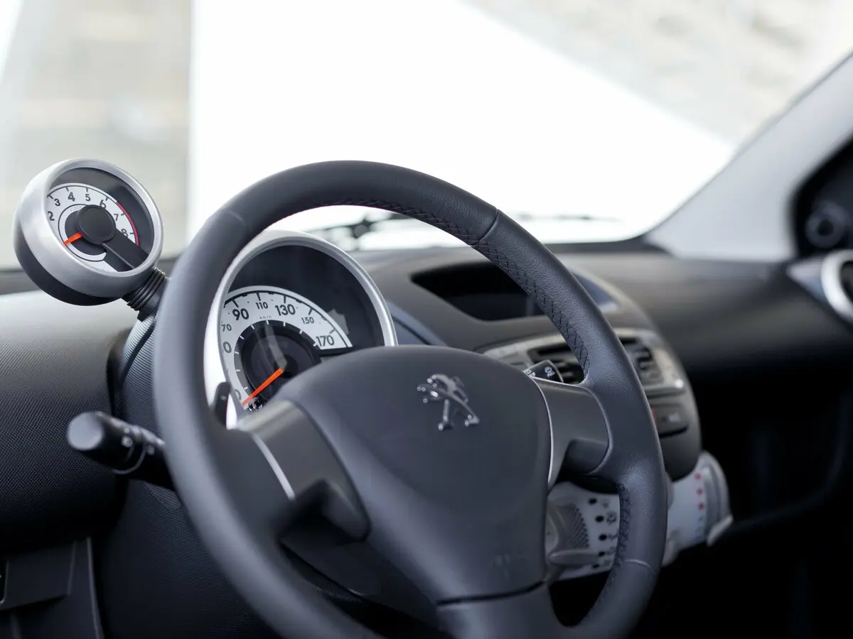 Peugeot 107 I Рестайлинг 2 Хэтчбек 3 дв. — сүрөт 5