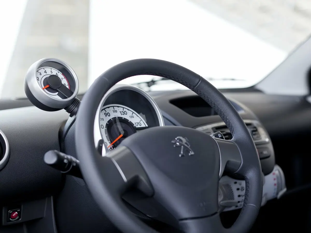 Peugeot 107 I Рестайлинг 2 Хэтчбек 5 дв. — сүрөт 4