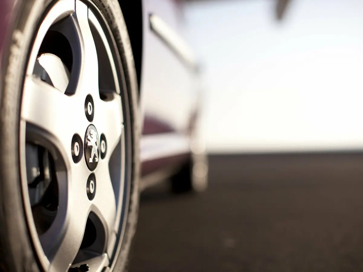 Peugeot 107 I Рестайлинг 2 Хэтчбек 5 дв. — сүрөт 10