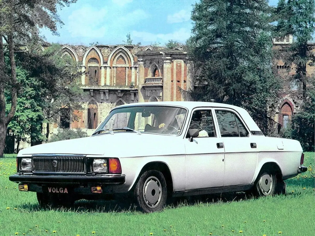 ГАЗ 3102 «Волга» 1982 – 2009 Седан