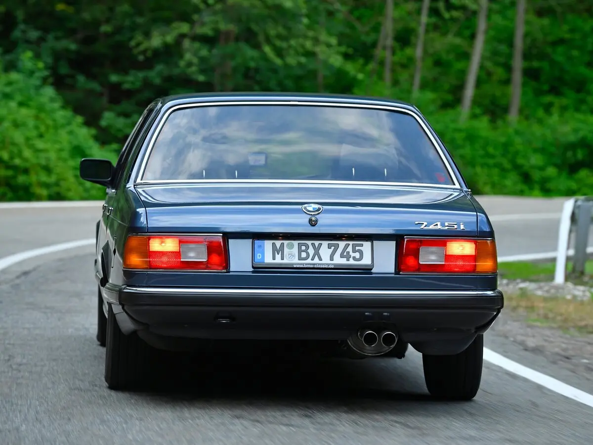 BMW 7 серии I (E23) Рестайлинг Седан — сүрөт 4