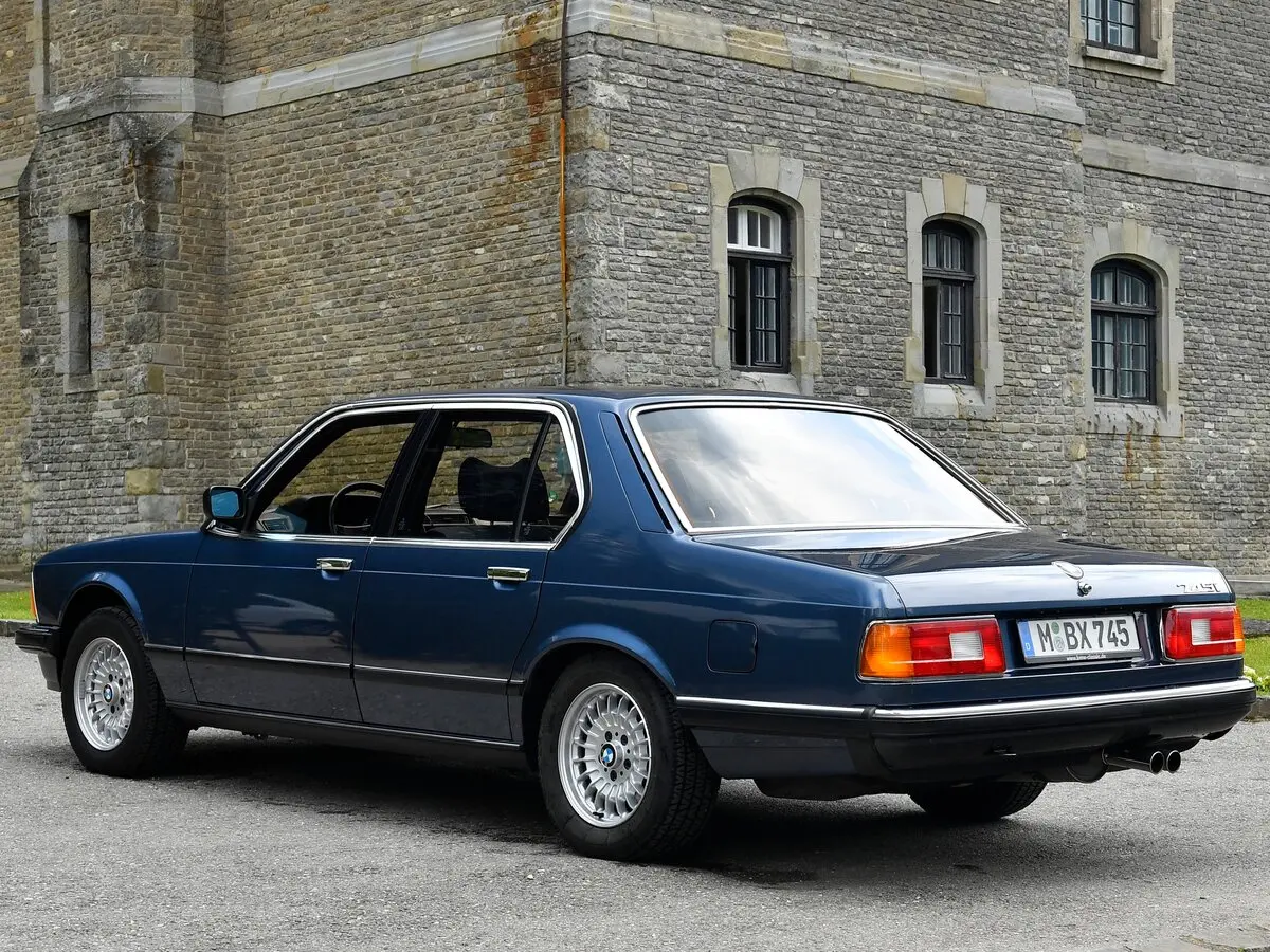 BMW 7 серии I (E23) Рестайлинг Седан — сүрөт 5
