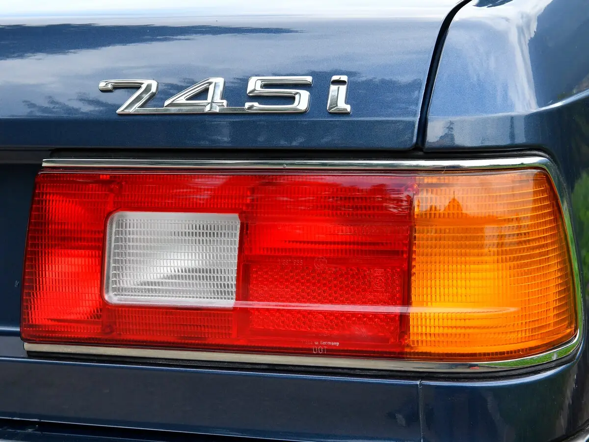 BMW 7 серии I (E23) Рестайлинг Седан — сүрөт 10
