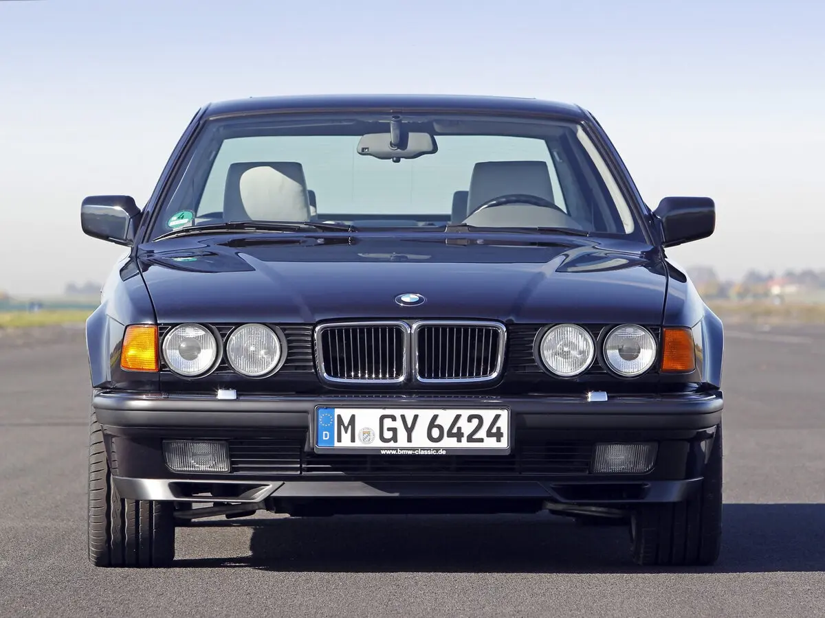 BMW 7 серии II (E32) Седан — photo 3