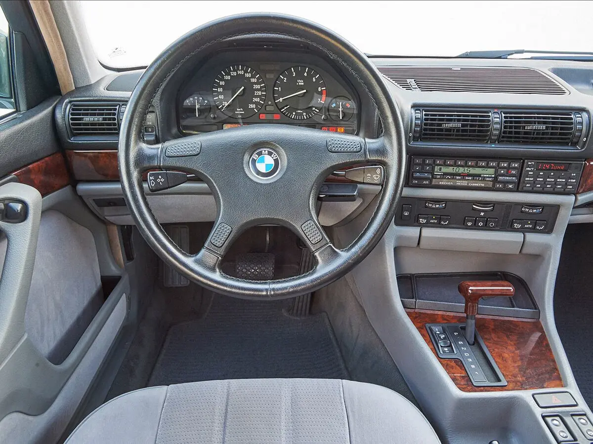 BMW 7 серии II (E32) Седан — photo 6