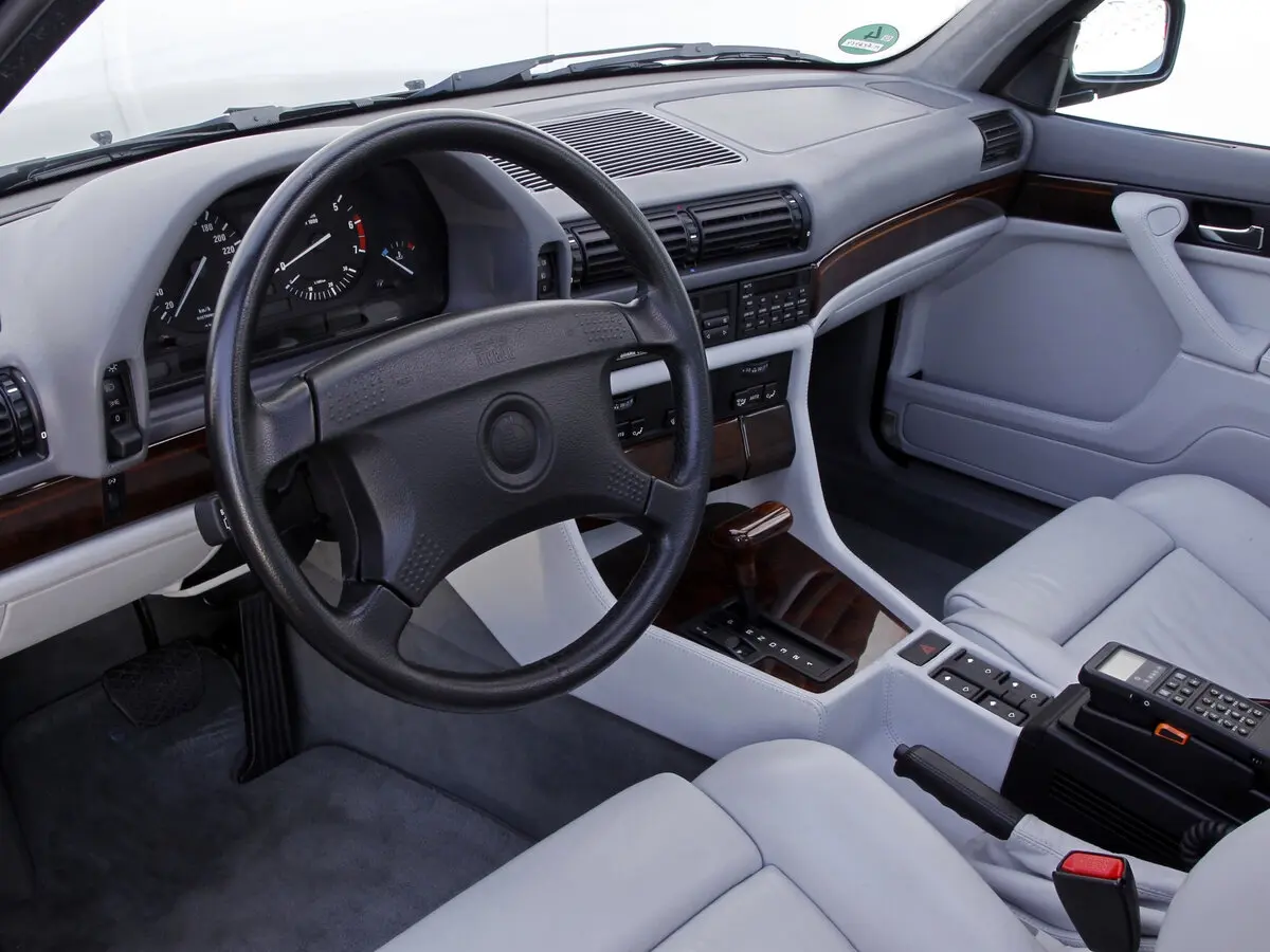 BMW 7 серии II (E32) Седан — photo 7