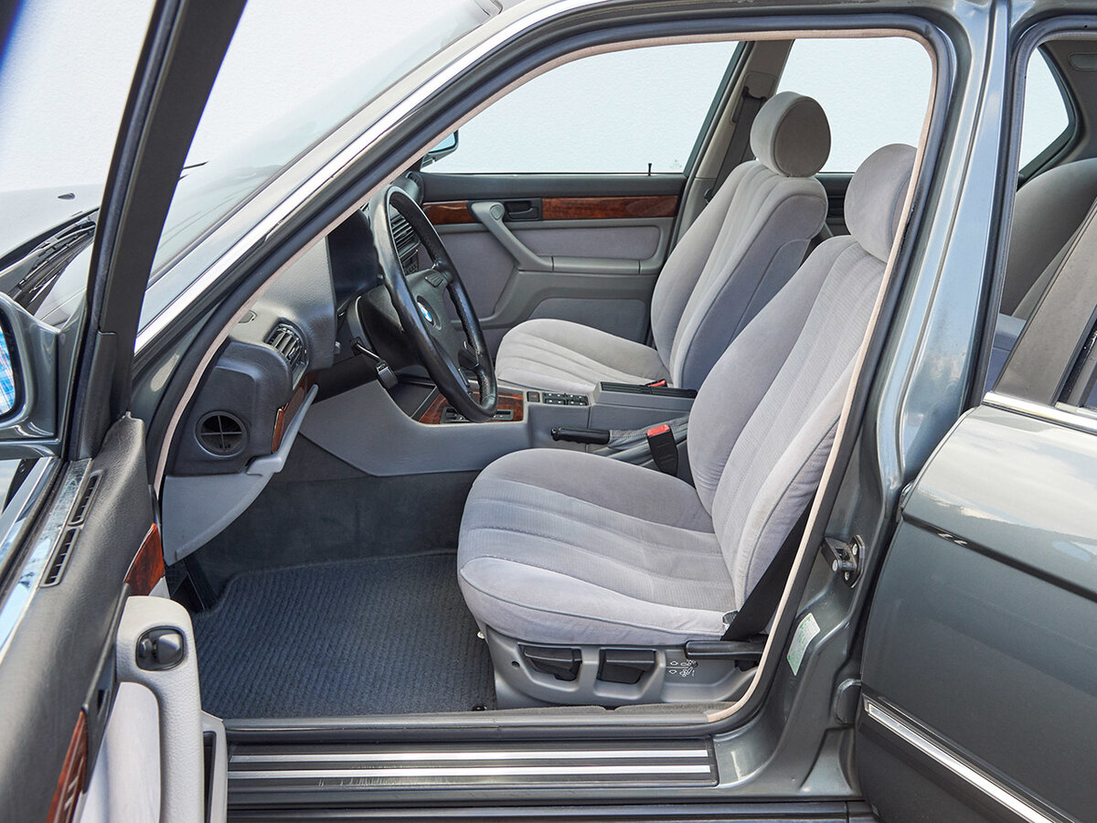 BMW 7 серии II (E32) Седан