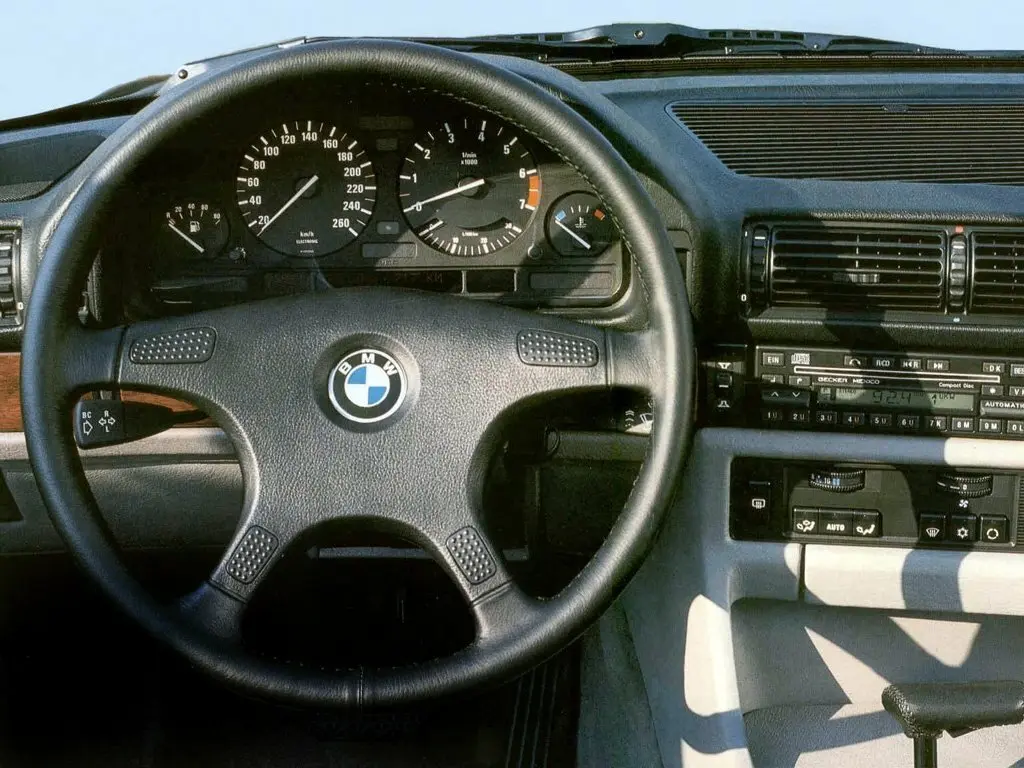 BMW 7 серии II (E32) Седан — photo 9