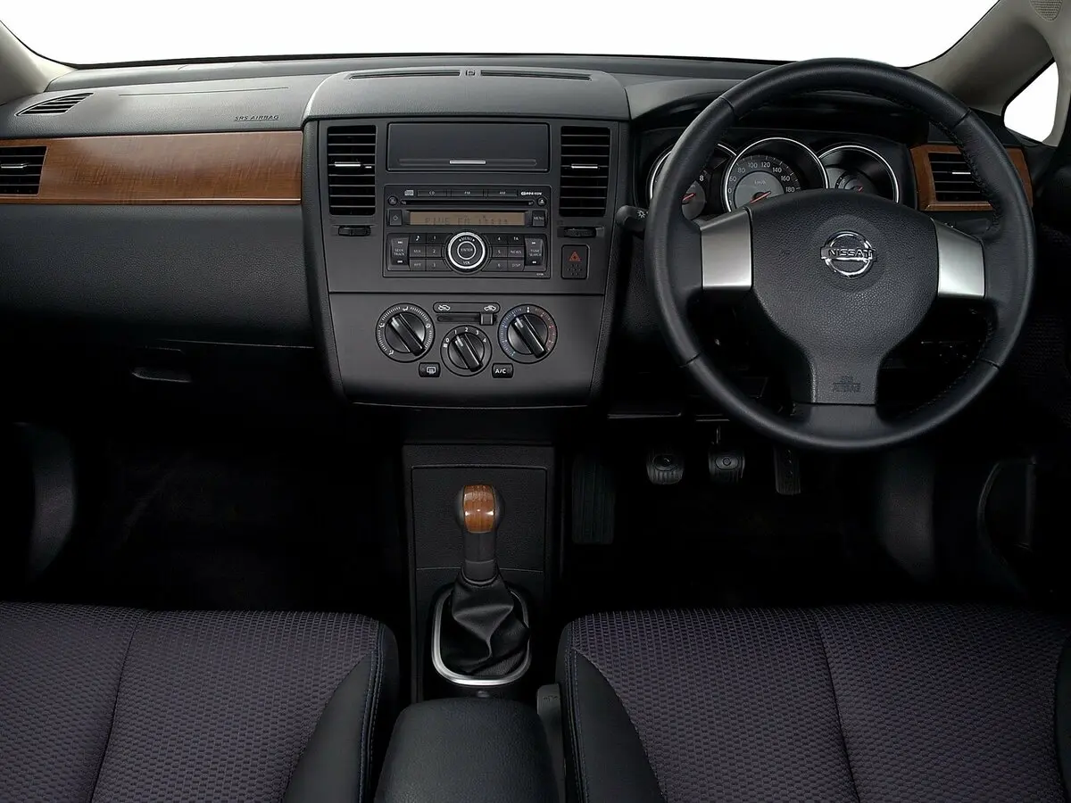 Nissan Tiida I Седан — сүрөт 5