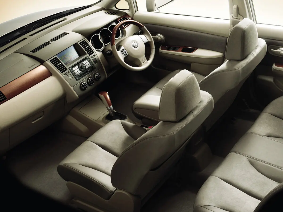Nissan Tiida I Седан — сүрөт 6