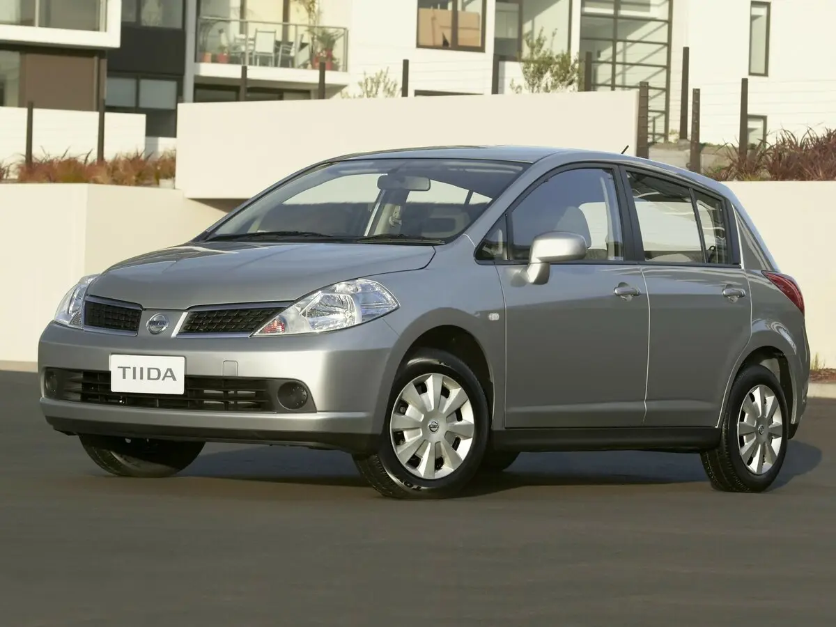 Nissan Tiida I Хэтчбек 5 дв.