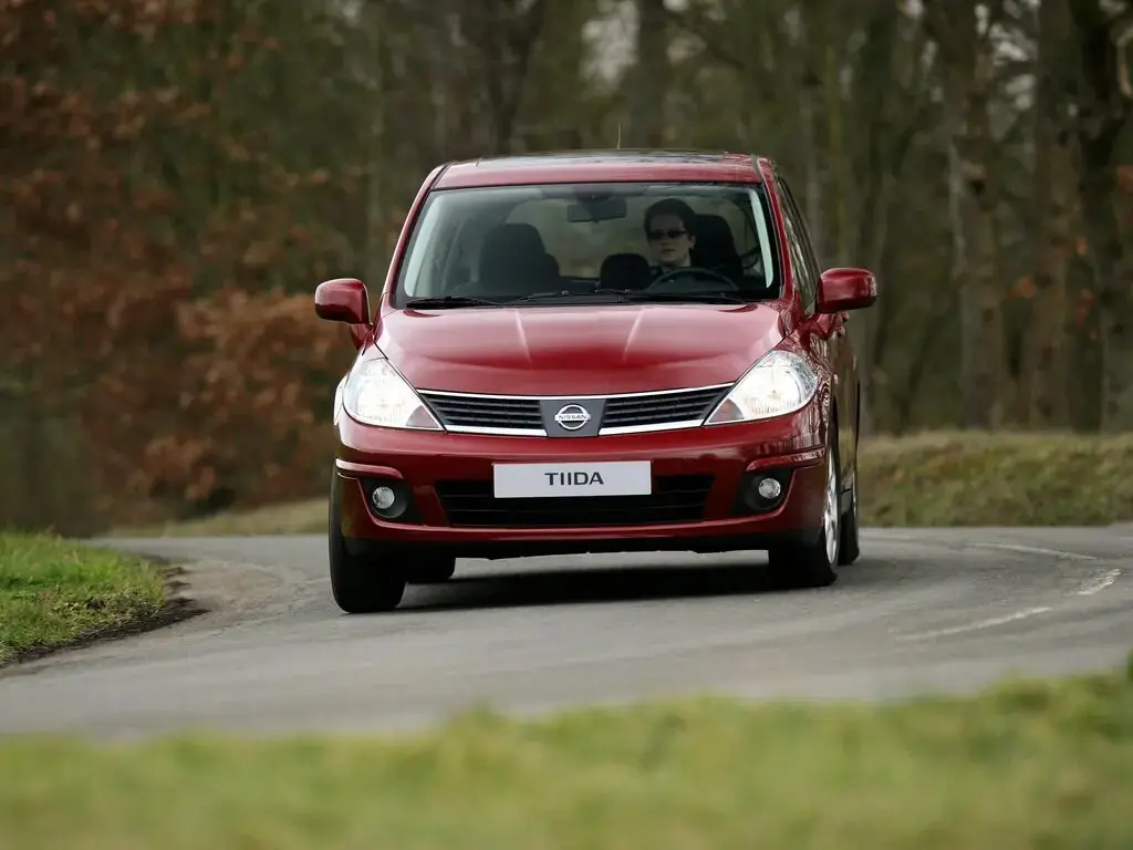 Nissan Tiida I Хэтчбек 5 дв. — сүрөт 3