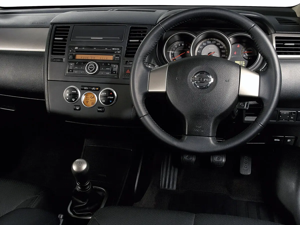 Nissan Tiida I Хэтчбек 5 дв. — сүрөт 7