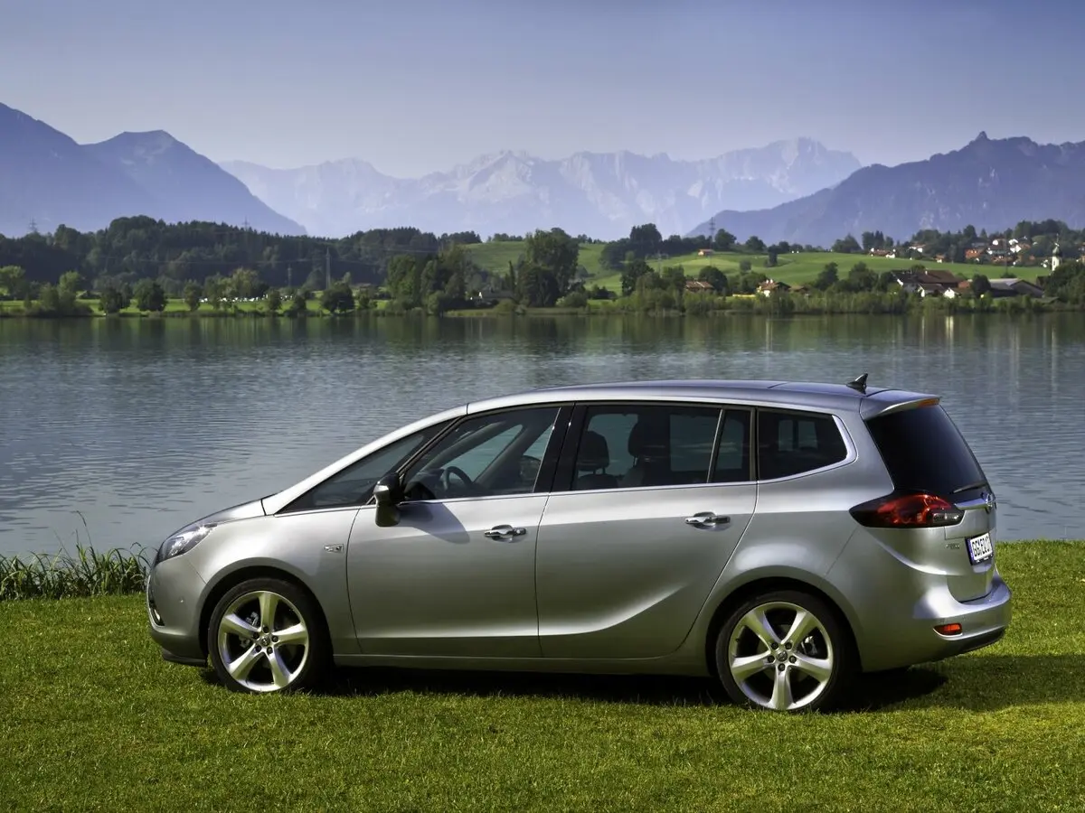 Opel Zafira C Компактвэн — фото 2