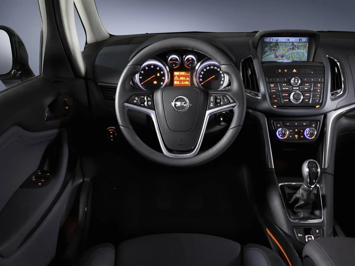 Opel Zafira C Компактвэн — фото 6