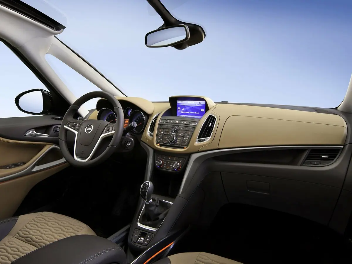 Opel Zafira C Компактвэн — фото 7