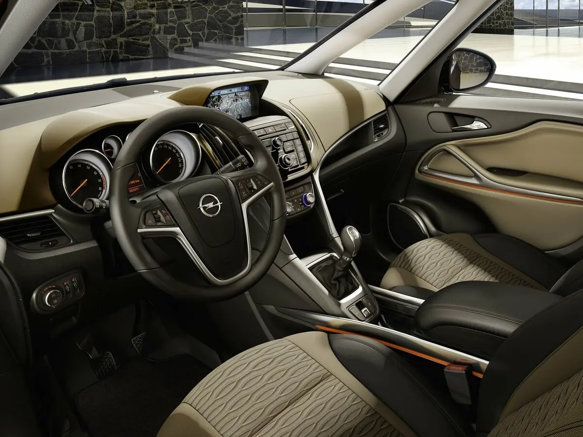 Opel Zafira C Компактвэн — фото 8