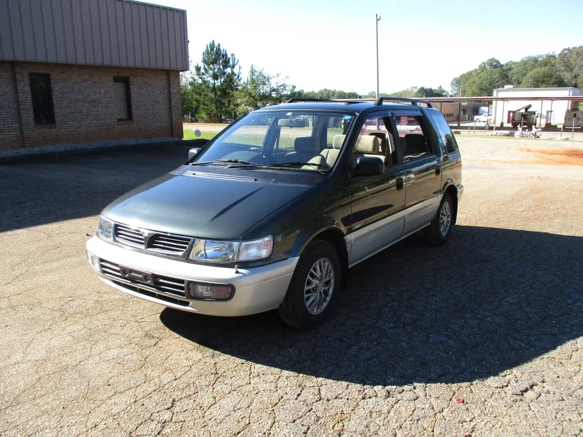 Mitsubishi Chariot II