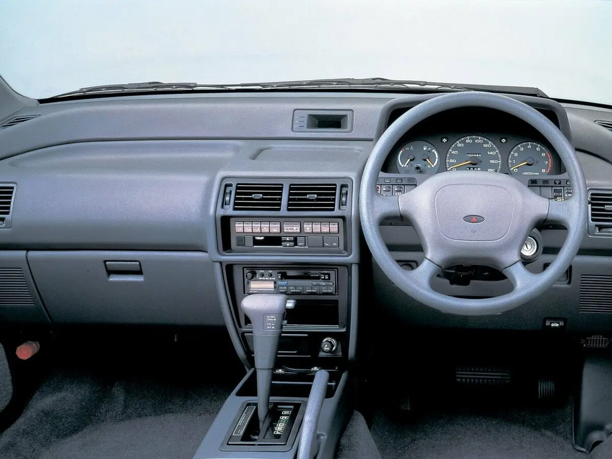 Mitsubishi Chariot II Компактвэн — сүрөт 6