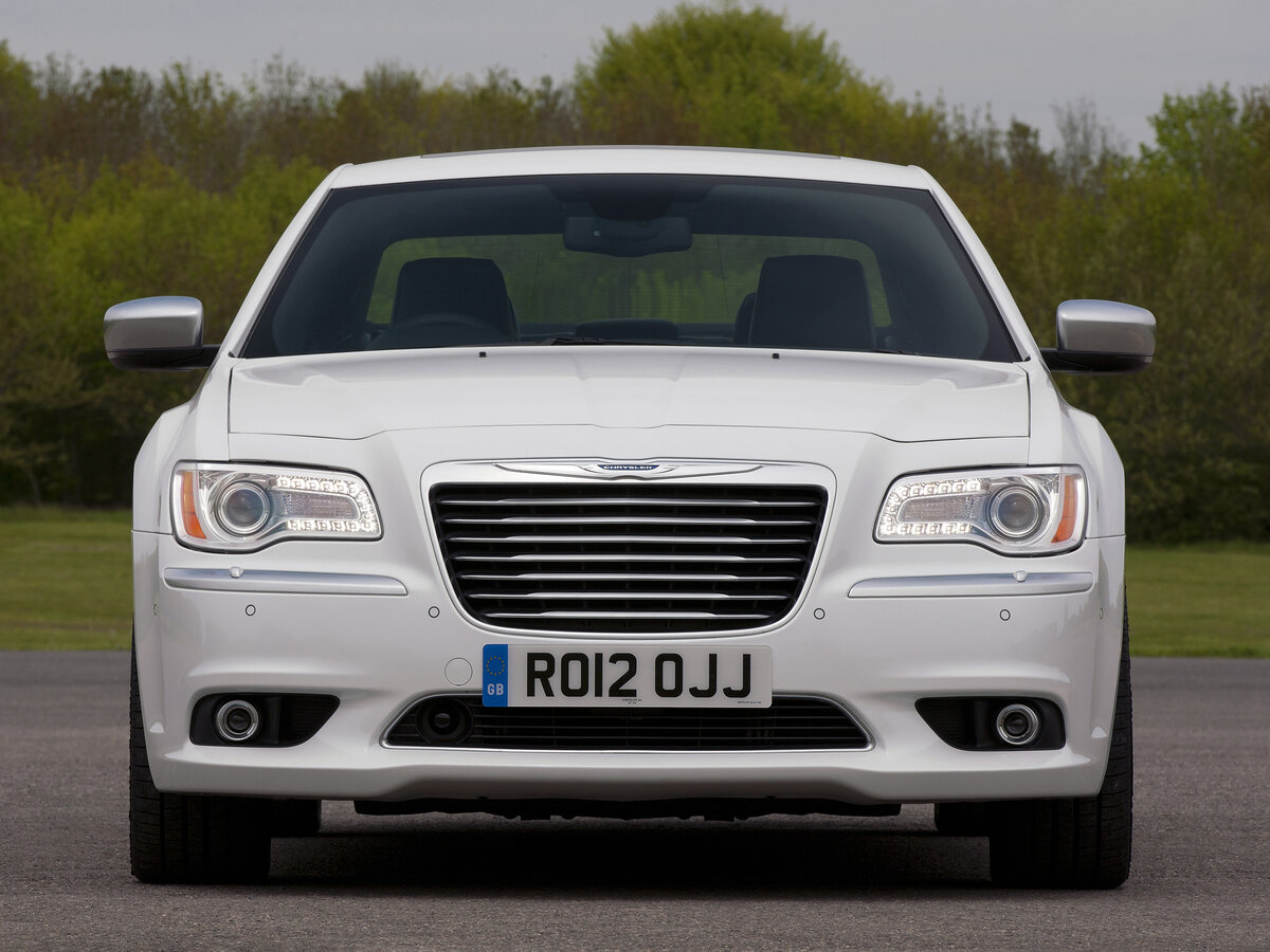 Chrysler 300C II Седан — фото 3