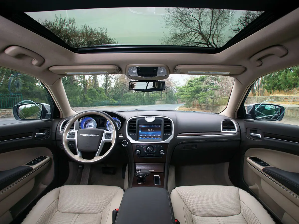 Chrysler 300C II Седан — photo 6