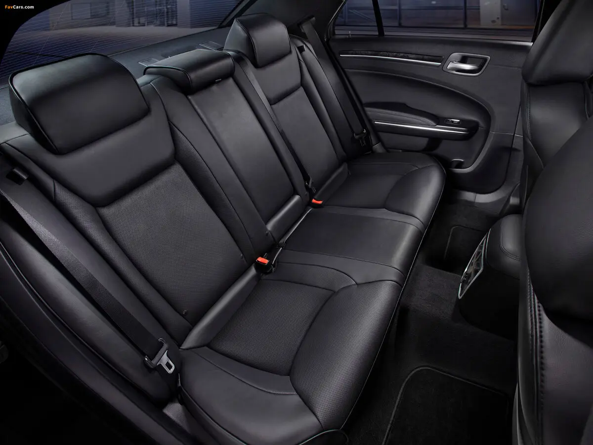 Chrysler 300C II Седан — photo 12