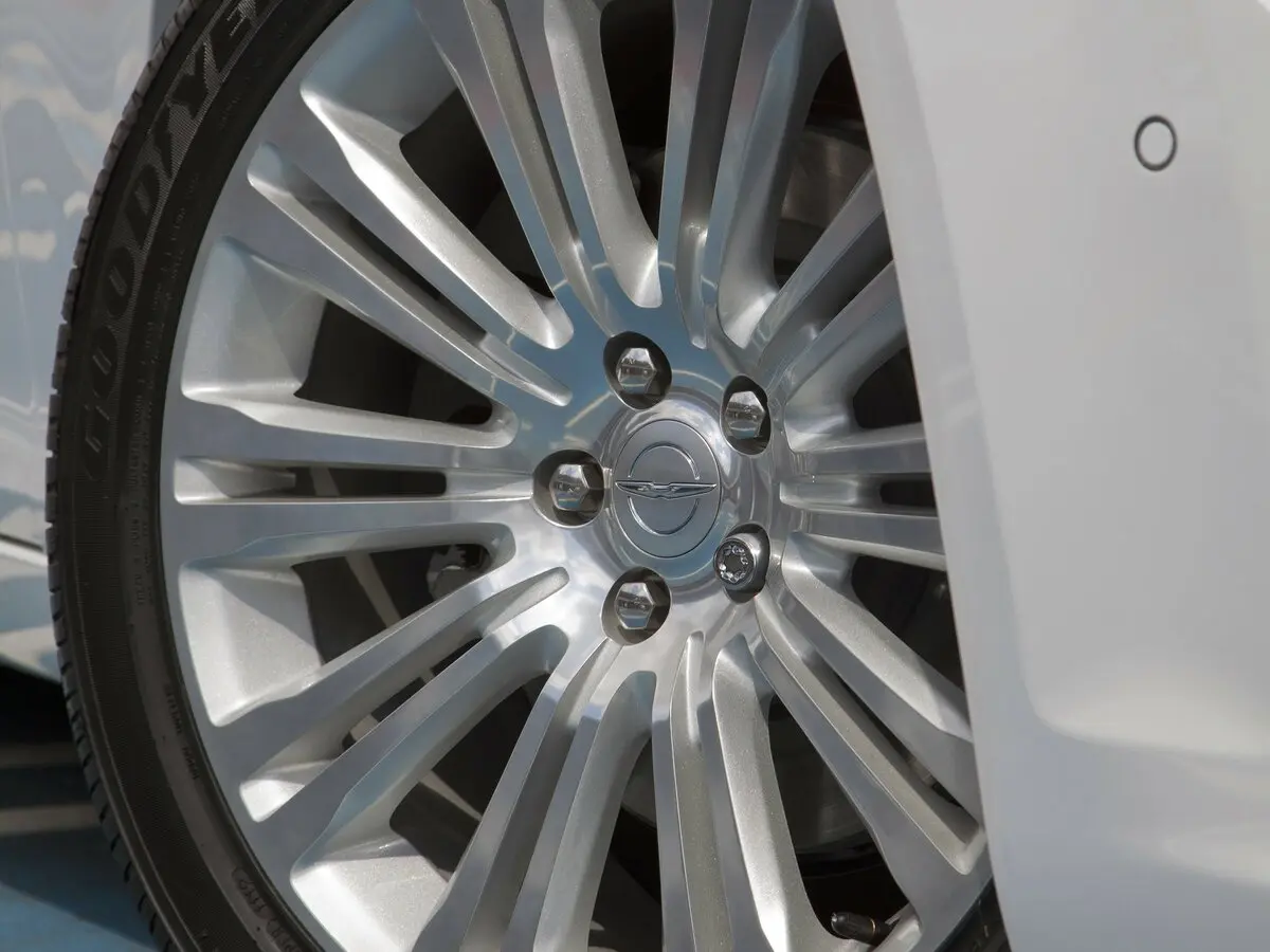 Chrysler 300C II Седан — photo 21