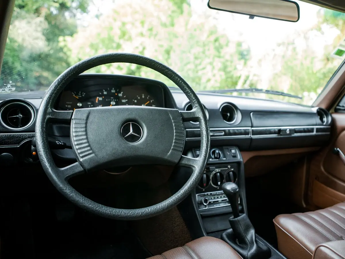 Mercedes-Benz W123 1975 – 1986 Седан — сүрөт 6